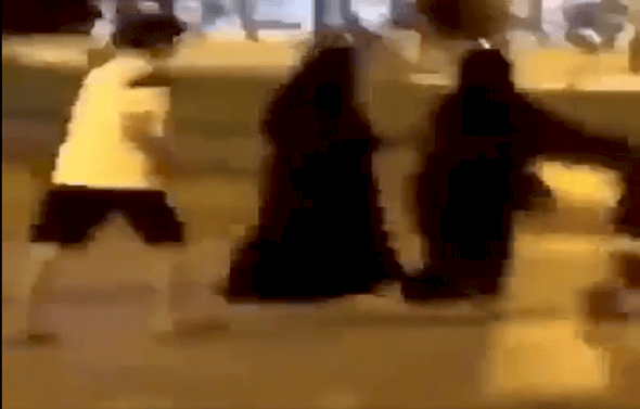 فيديو لتحرش بامرأة يثير الجدل في السعودية