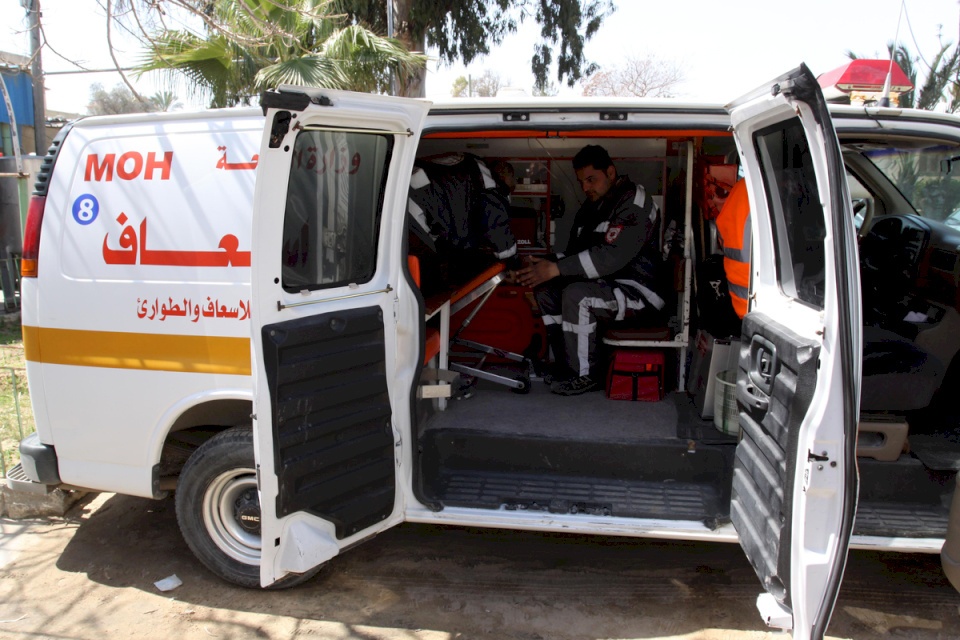 مصرع طفل تحت عجلات سيارة والده جنوب الخليل