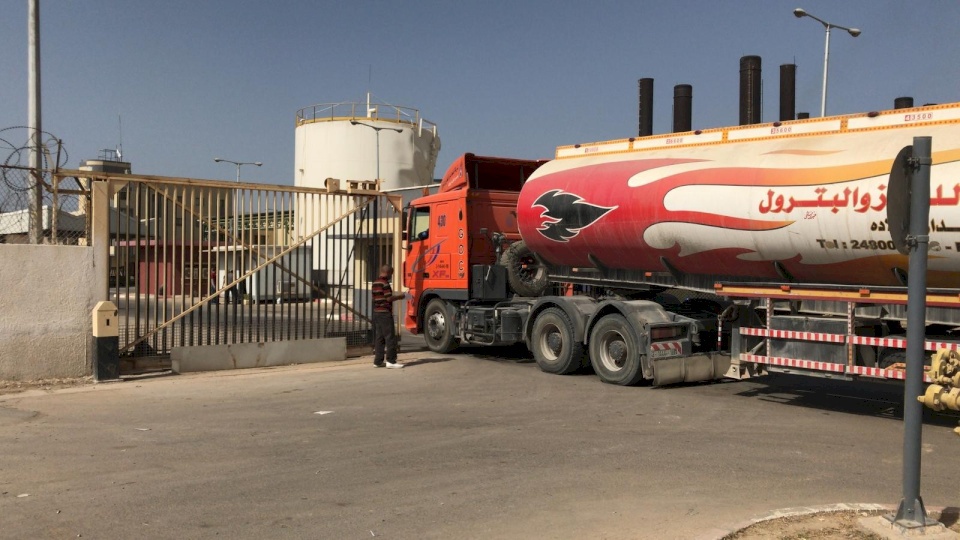 الاحتلال يقرر منع إدخال الوقود إلى قطاع غزة بشكل فوري