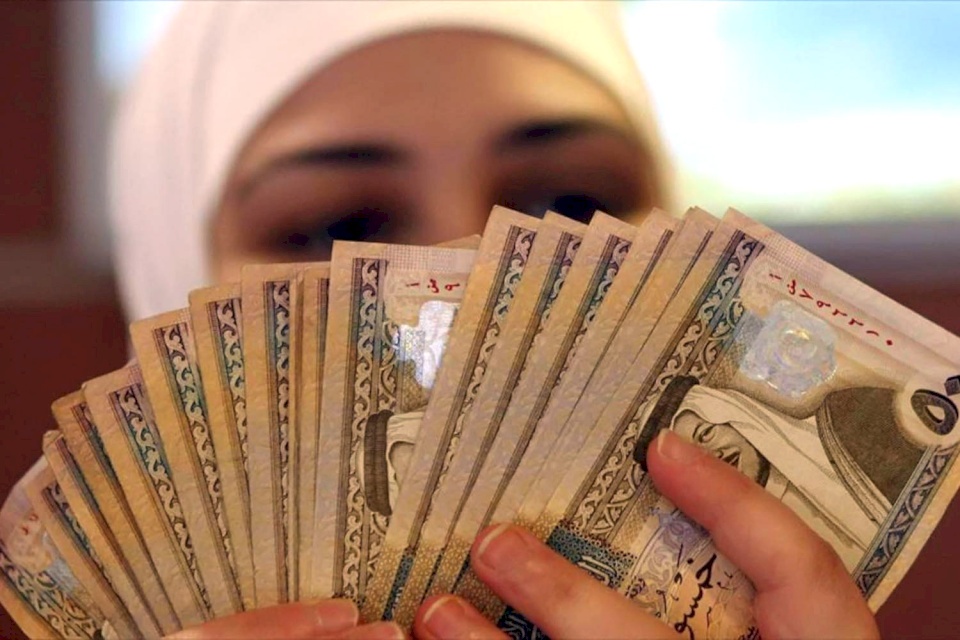 في الأردن: مدير بنك يحتال على مواطنين بملايين الدنانير ويهرب
