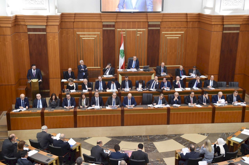  برلمان لبنان يقر إعلان الطوارئ في بيروت