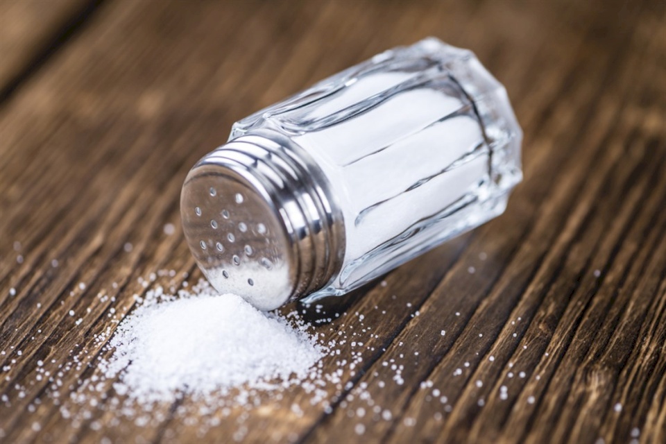 تعرف إلى مخاطر الإفراط في تناول الملح