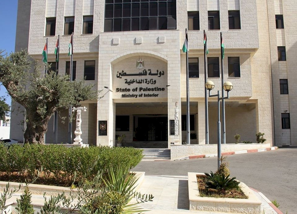 الداخلية: مشكلة كبيرة بعدم اعتراف اسرائيل بـــ25 الف طفل حديث الولادة