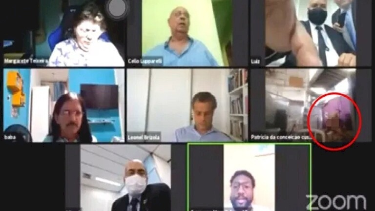 فيديو- علاقة حميمة على المباشر.. "زوم" يوثق فضيحة خلال اجتماع حكومي