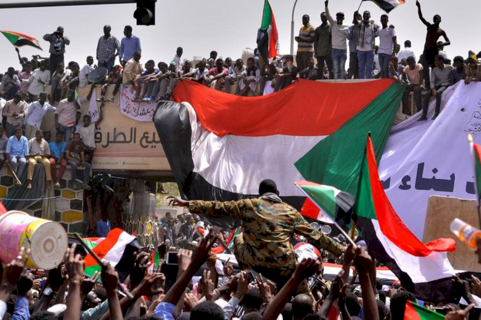 بعد إقالته.. متحدث خارجية السودان يدافع عن التطبيع مع إسرائيل