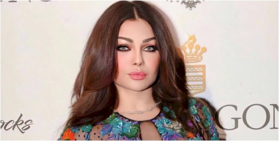هيفاء وهبي تفاجئ جمهورها دون مكياج وبلا عدسات..كيف كانت ملامحها؟