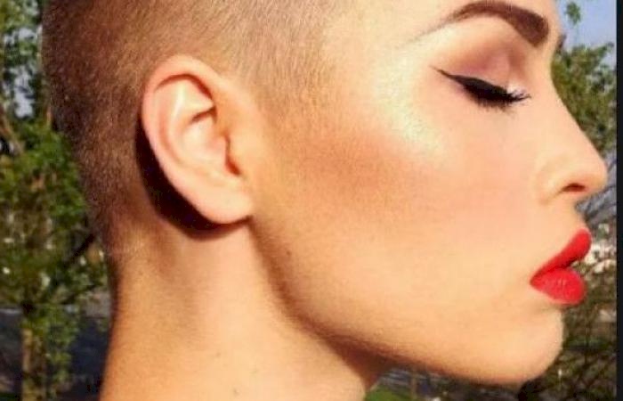 فتاة مسلمة تتعرض للضرب وحلق شعرها على يد عائلتها لعلاقتها بشاب مسيحي