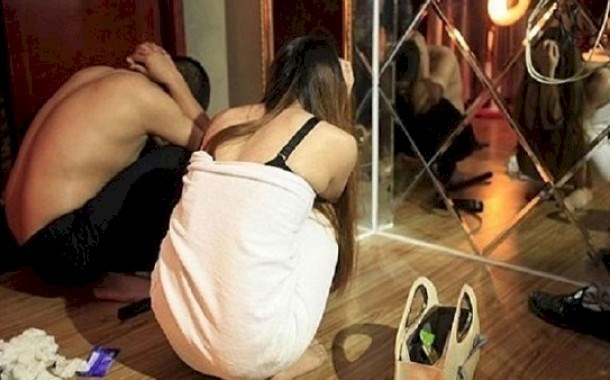 خرجت شبه عارية ومات عشيقها.. مشاهد من جريمة خيانة حدثت بمصر