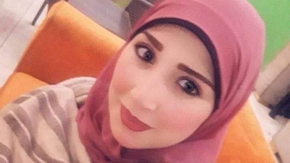 سقطت من شرفة منزلها وماتت.. والأهل: زوجها قتلها
