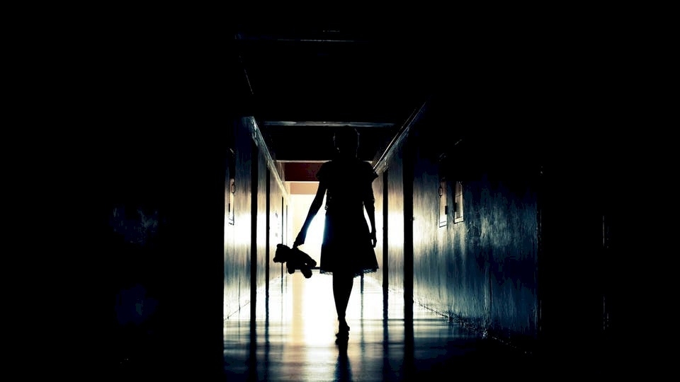 جثث صغيرة تصعق ألمانيا.. قتلت 5 من أطفالها وهرعت لتنتحر
