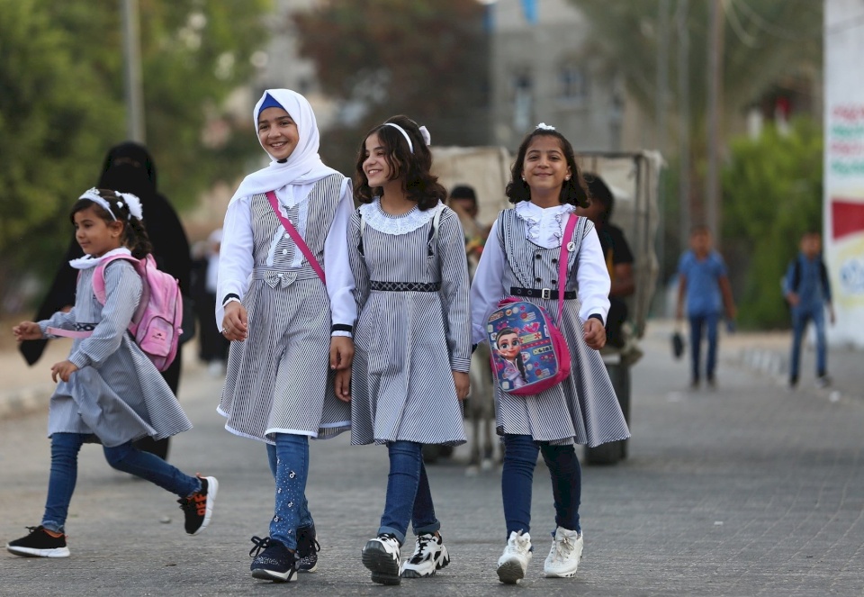 أكثر من مليون طالب يعودون لمقاعد الدراسة بالضفة والقدس