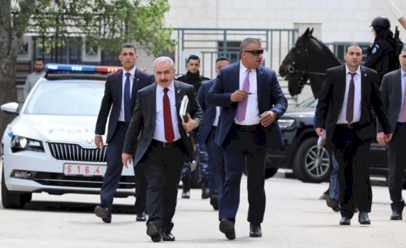 اشتيه : الموظفون سيحصلون على بقية رواتبهم التي لم تصرف في الاشهر الماضية قريبا