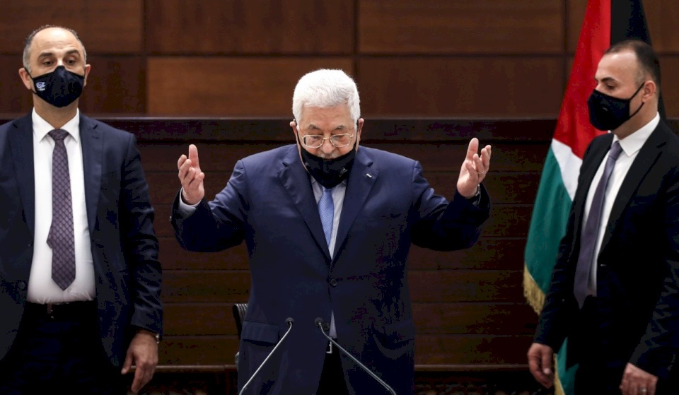 بعد حديثه عن "التعليم والأمية".. هجوم على الرئيس عباس من مغردين خليجيين