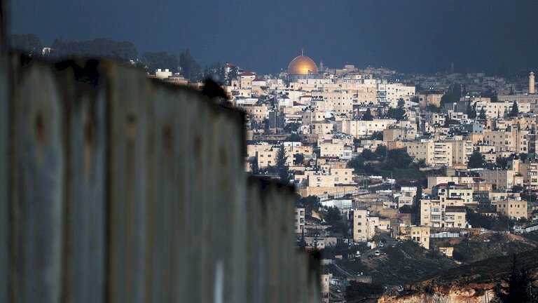 الاتحاد الأوروبي يحذر صربيا من نقل سفارتها إلى القدس