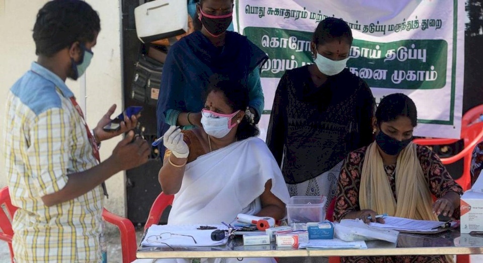 الهند تفقز للمركز الثاني عالمياً بإصابات كورونا