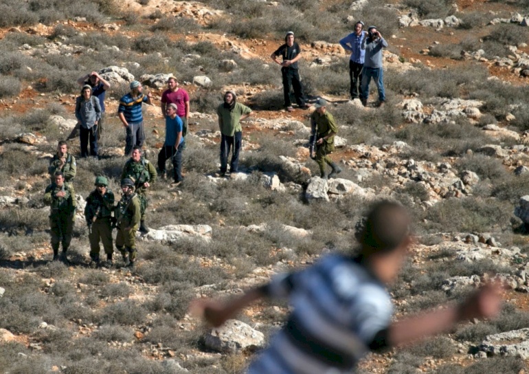 0404: إصابة ثلاثة مستوطنين أحدهم بجروح خطرة شرق رام الله