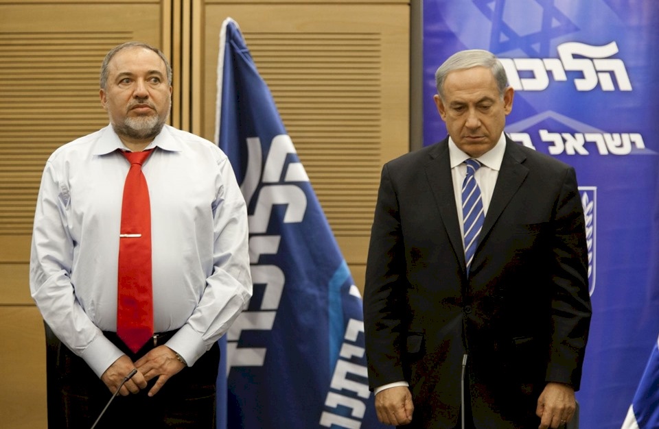 ليبرمان: نتنياهو يتخذ قرارات لاعتبارات شخصية 