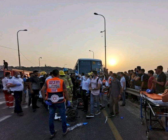 حادثا سير داميين في طولكرم وشمال رام الله: قتلى وجرحى