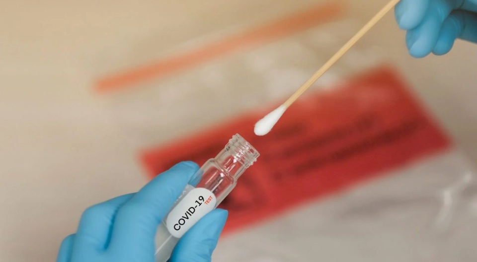 الصحة: وفاتان و696 إصابة جديدة بكورونا وتعافي 767