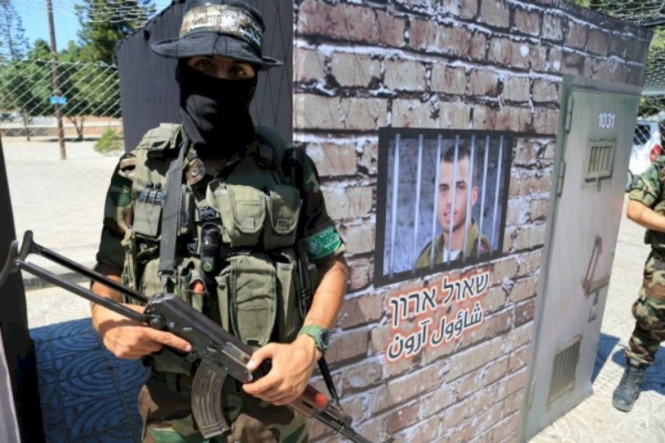 حماس: محرّرو صفقة شاليط مقابل معلومات عن حياة الجنود الأسرى