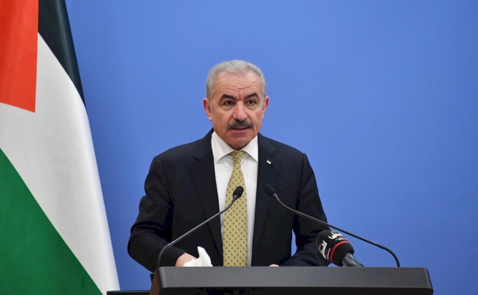 اشتية يكشف عن وساطات دولية لحل أزمة المقاصة