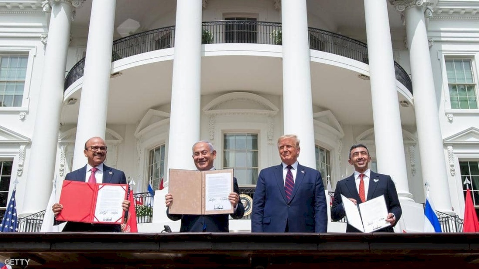 إيران: الإمارات والبحرين مجرد لاعبين في سيرك يقوده ترامب