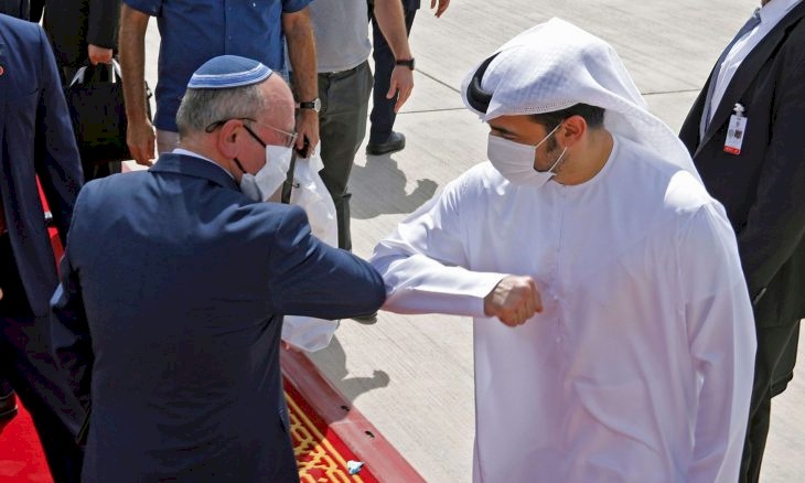 دبلوماسي إماراتي: على الفلسطينيين العودة للحوار مع إسرائيل