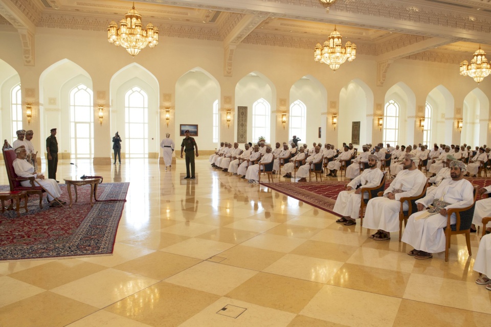 أول لقاء مباشر بين سلطان عمان ومواطنيه منذ توليه الحكم