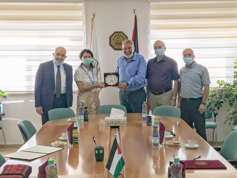 جامعة القدس ومستشفى المطلع توقعان اتفاقية تعاون بحثي وتعليمي مشترك