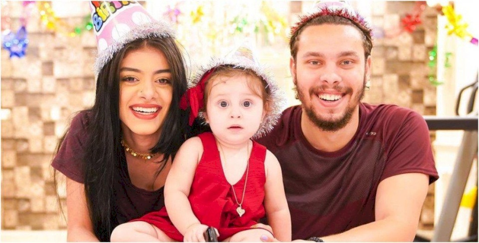 صورة مسربة لأحمد حسن وزينب في قسم الشرطة بعد القبض عليهما