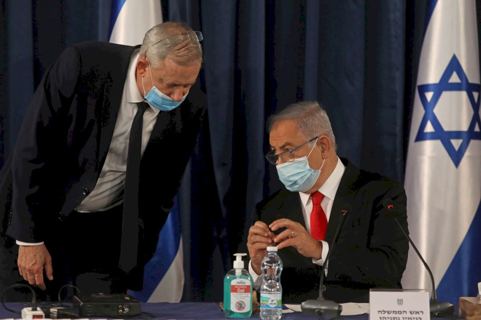 رغم الخلافات.. الحكومة الإسرائيلية تصادق على الاغلاق الشامل