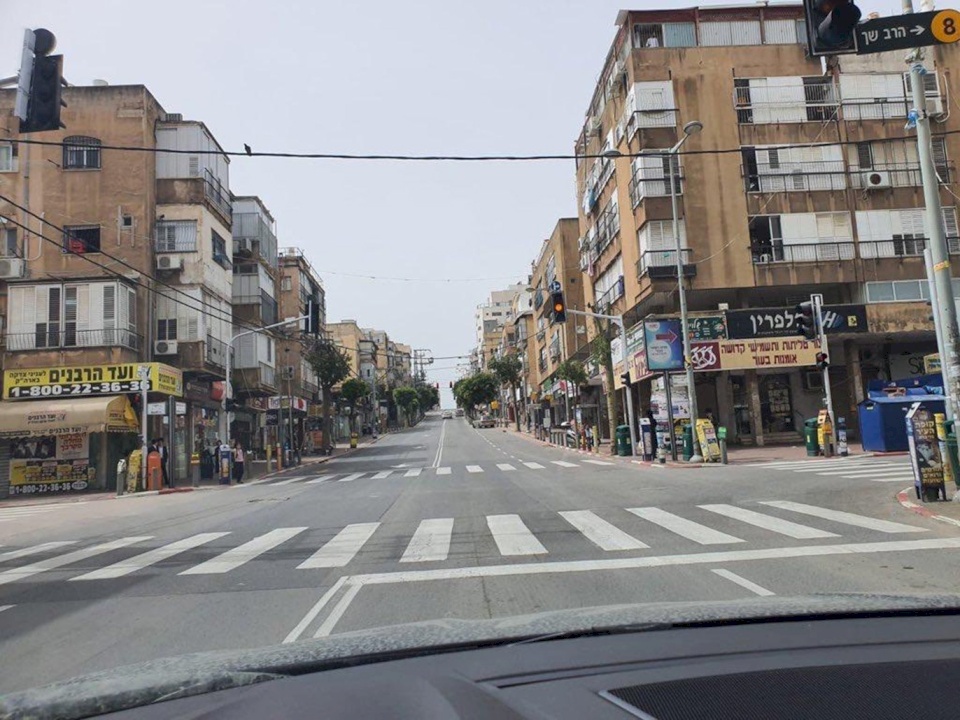 إسرائيل مغلقة: لا خروج من المنزل لأكثر من كيلومتر