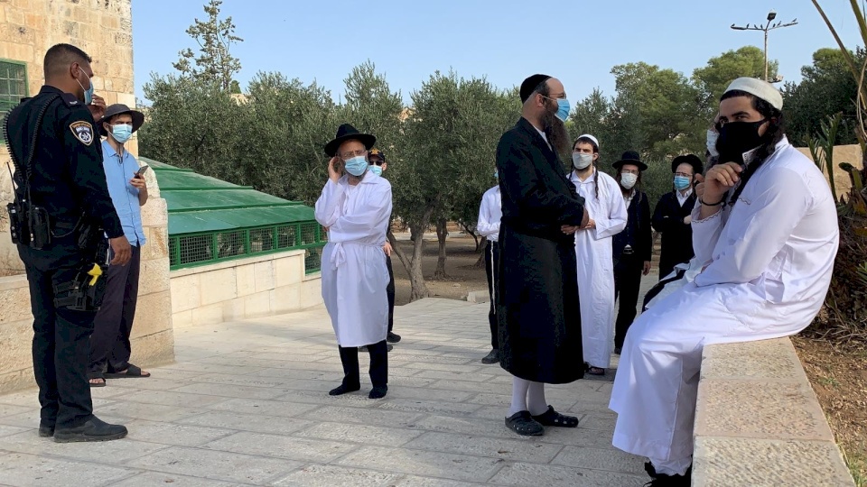 فيديو: اقتحامات وشعائر تلمودية في باحات الأقصى المبارك