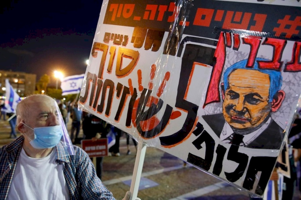 فيديو: تظاهرات ضد نتنياهو رغم الإغلاق "بيبي لقد فشلت"