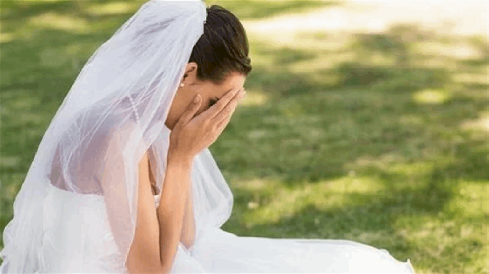 عروس تمنع شقيقتها من حضور حفل زفافها.. والسبب صادم