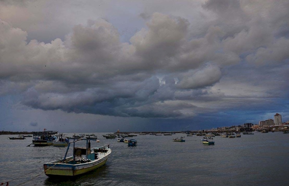 انخفاض الحرارة وتحذير من تدني الرؤية