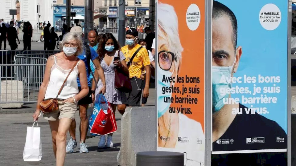 فرنسا: رقم قياسي في عدد الإصابات اليومية بفيروس كورونا بعد تسجيل أكثر من 16 ألف حالة