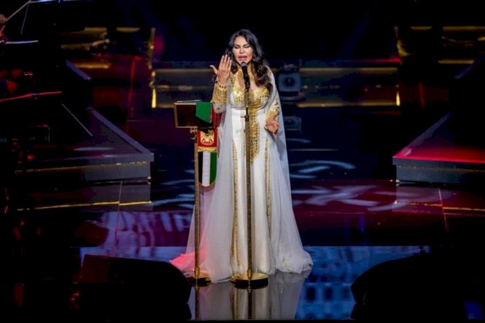 فيديو: لم يحضر أحد حفلها… أحلام تنهار باكية على المسرح