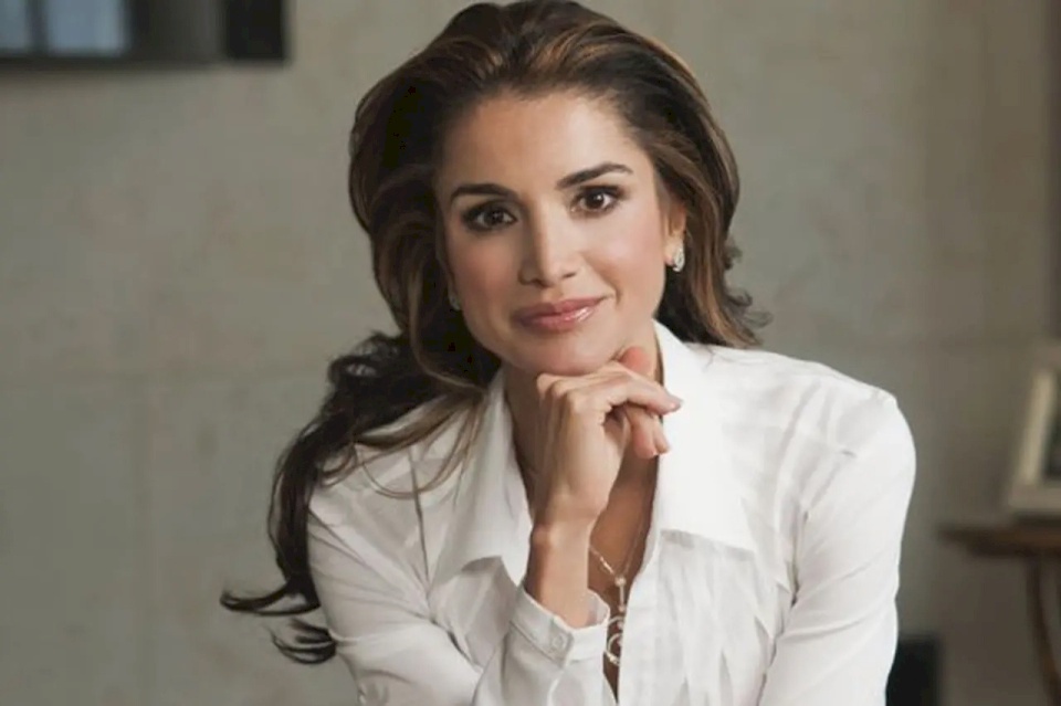 صورة: الملكة رانيا تحتفل بعيد ميلاد ابنتيها إيمان وسلمى