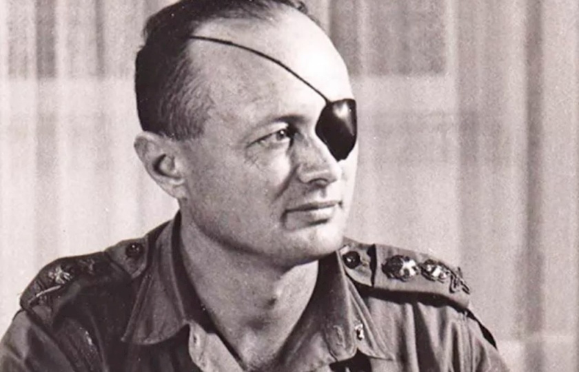 صور: توثق سرقة موشي دايان آثاراً مصرية بسيناء