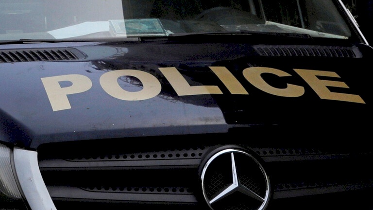 ضبط شاب يمارس الجنس مع خالته وابنها يلقيه من الطابق الخامس