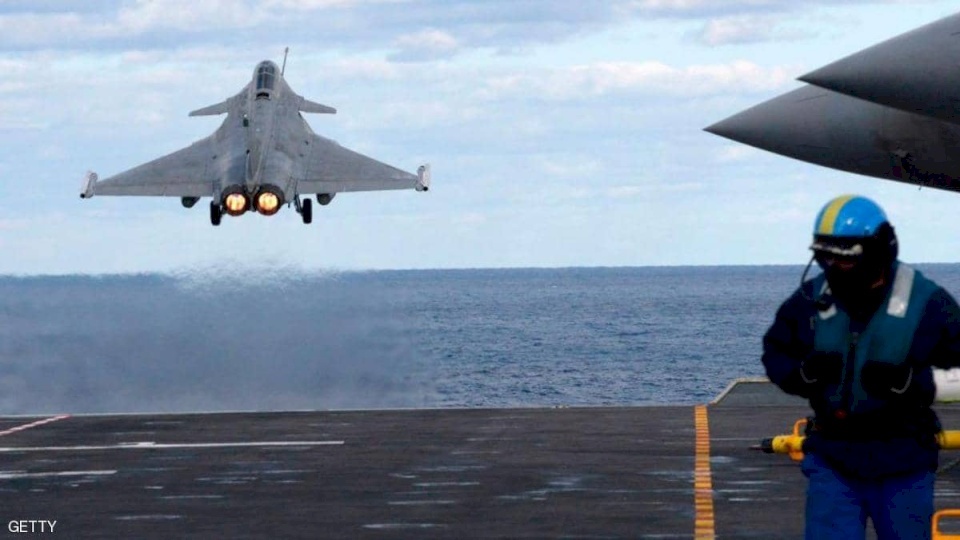 التصعيد يعود شرق المتوسط.. مناورات تركية وقواعد يونانية