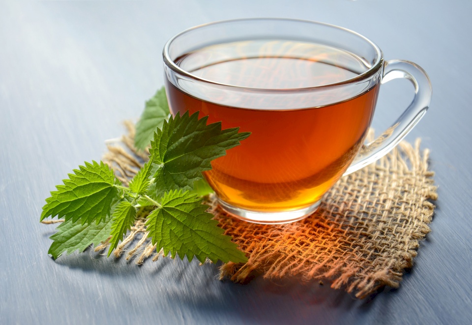طبيب يحدد كمية الشاي الممكن شربها في اليوم دون ضرر