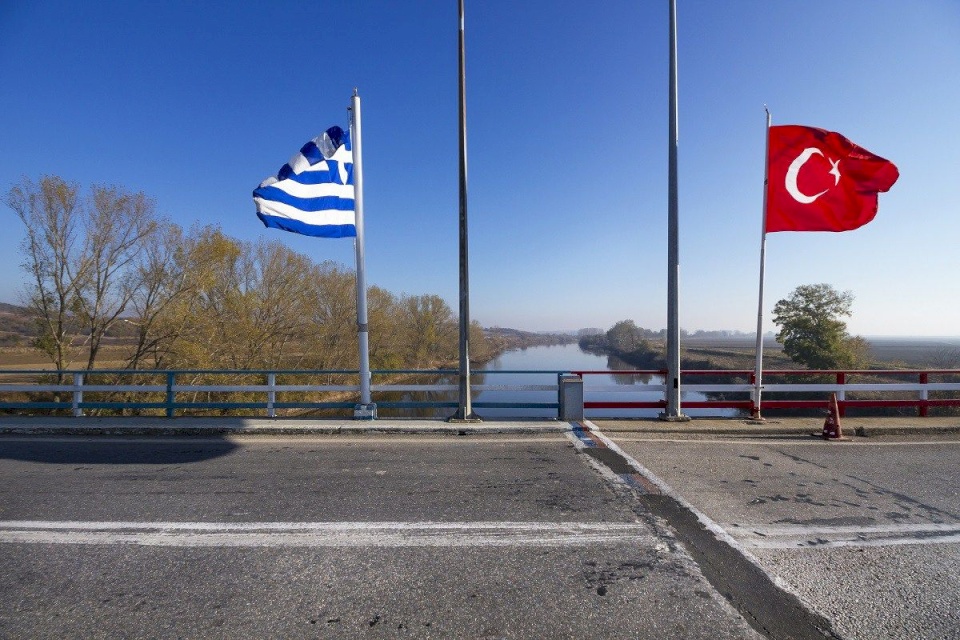 اتفاق بين اليونان وتركيا لتجنب الصدام بالمتوسط