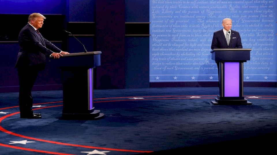 فيديو: مقارنة بين ردة فعل زوجتي ترامب وبايدن بعد المناظرة 