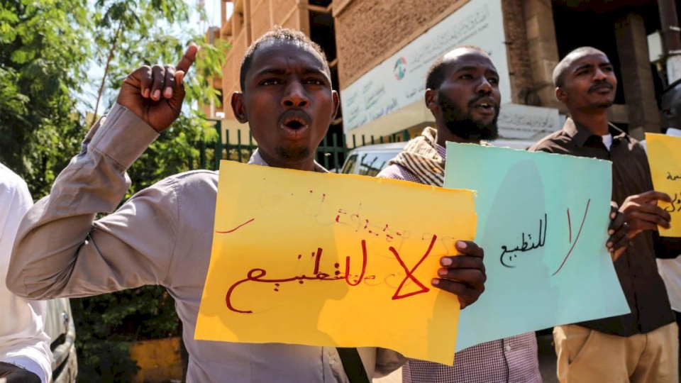 السودان: ماضون للتطبيع مع إسرائيل "دون خوف من أحد"