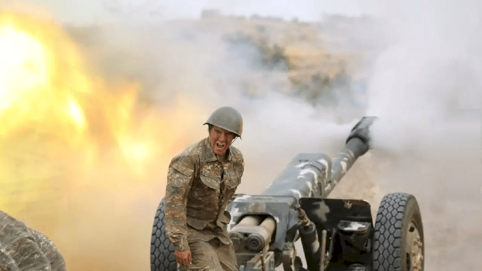 معارك أرمينيا وأذربيجان.. ضربات جديدة على كبرى مدن كاراباخ