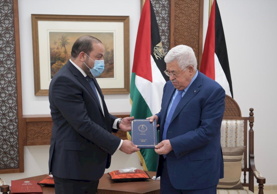 الرئيس يتسلم التقرير السنوي للنيابة العامة للعام 2019