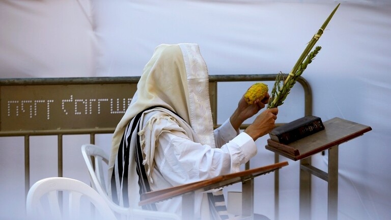 كبير حاخامات إسرائيل يصلي من أجل شفاء ترامب