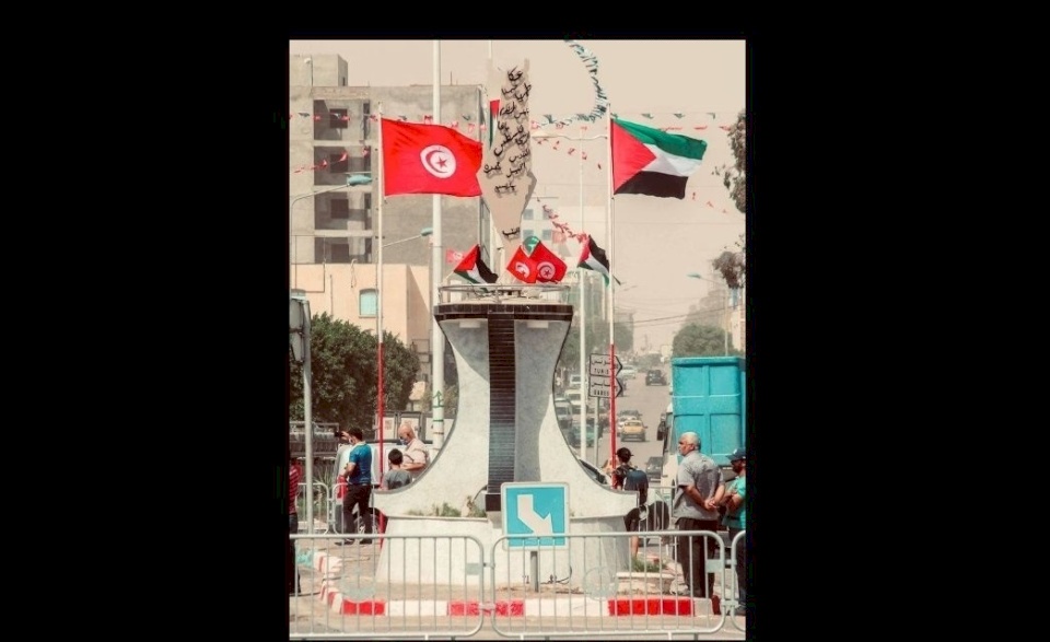 "تحية إلى شعب الجبارين"... خارطة فلسطين تزين وسط مدنين التونسية